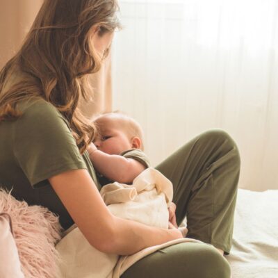 【WEBクリニック】１歳になっても母乳を欲しがりますが、断乳すべき？