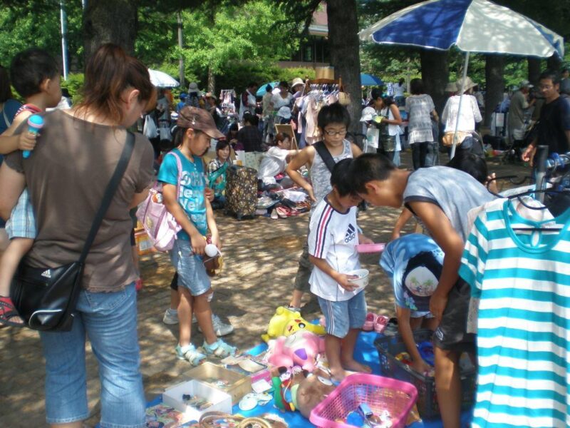 夏休み・親子で楽しむフリーマーケット
