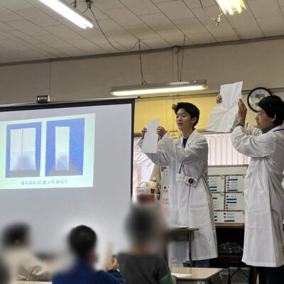 高校生が子どもたちに伝える“科学のときめき” –––– サイエンス出前便の挑戦