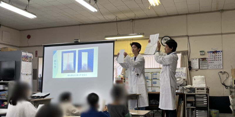 高校生が子どもたちに伝える“科学のときめき” –––– サイエンス出前便の挑戦