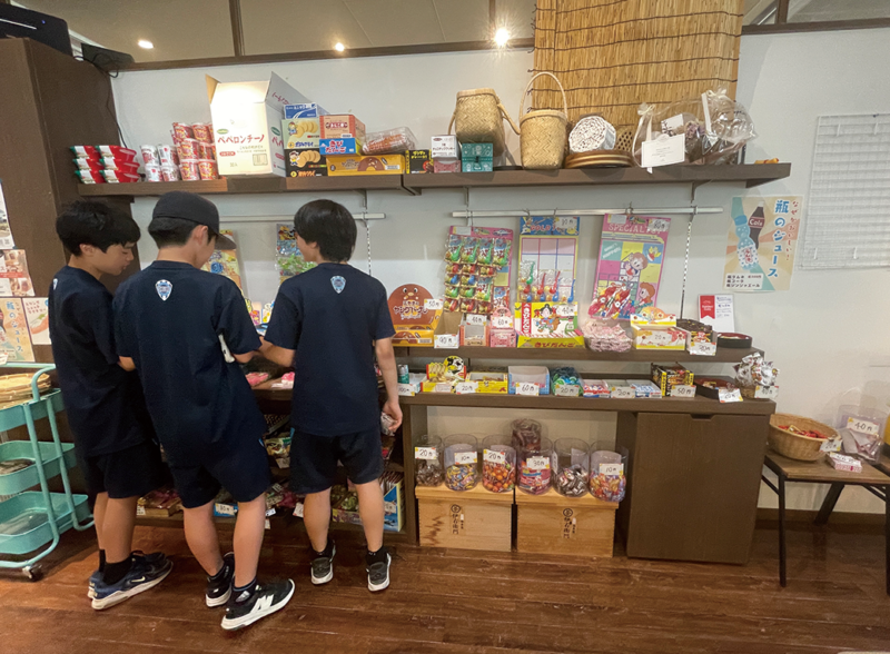 ふらっと気軽に立ち寄れるみんなの“駄菓子屋カフェ”