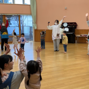 親子で楽しむリトミック(０～３歳)