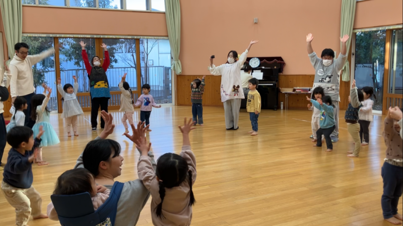 親子で楽しむリトミック(０～３歳)