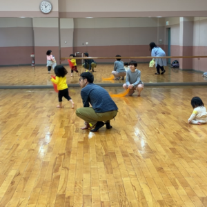 親子で楽しむリトミック(０～３歳)